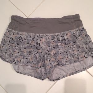 Lululemon grey patterned speed shorts w/zip pocket